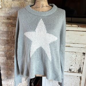 Wooden Ships chunky slouchy crew neck drop shoulder gray sweater with white star